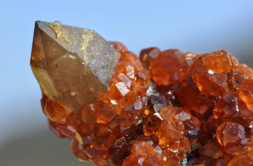 Камень гранат помогает привлечь любовь Камень гранат помогает привлечь любвоь