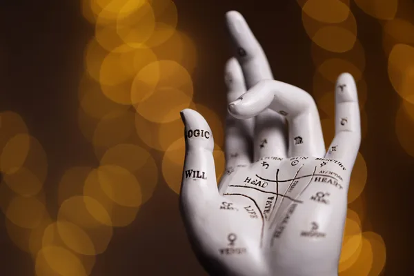 Линия брака на руке: какое значение имеет и как ее расшифровать Линия брака на руке: какое значение имеет и как ее расшифровать