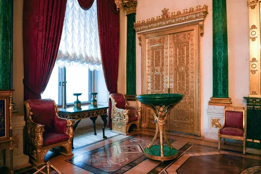 Малахитовая гостиная была создана архитектором Александром Брюлловым