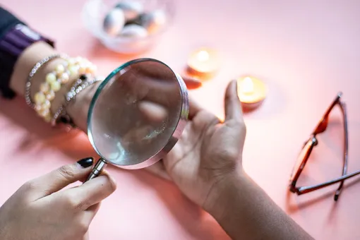 Отсутствие линии отношений часто говорит о стремлении к одиночеству или же не очень сильном чувстве к супругу Отсутствие линии брака