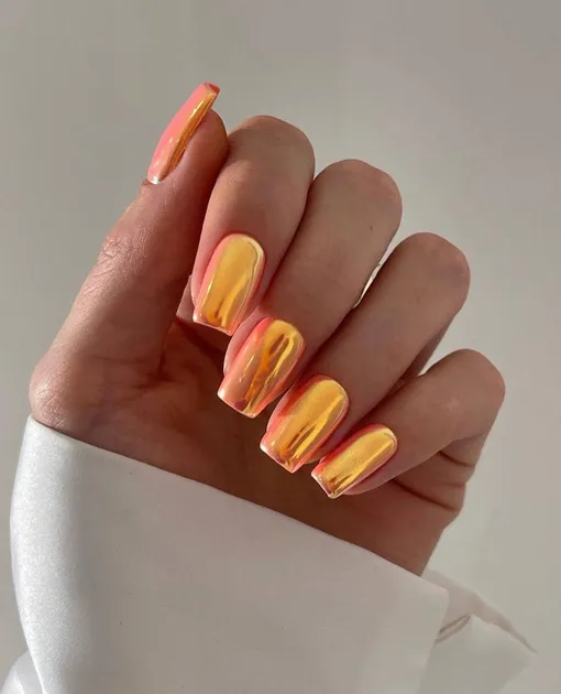 Лев создан, чтобы сиять и притягивать взгляды. Так же, как и этот маникюр Маникюр по знаку зодиака