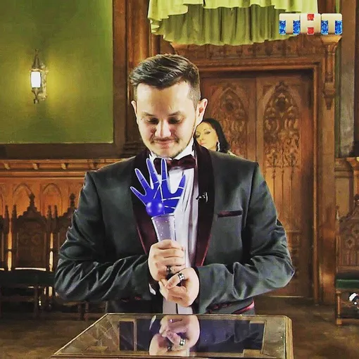 Тимофей Руденко получает «Синюю руку» Тимофей Руденко получает «Синюю руку»