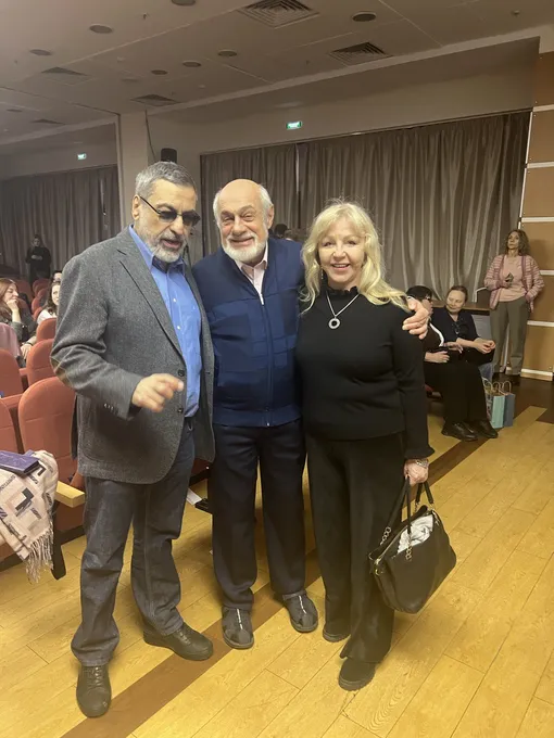 Астрологи Павел Глоба, Михаил Левин и Татьяна Борщ Астрологи Павел Глоба, Михаил Левин и Татьяна Борщ