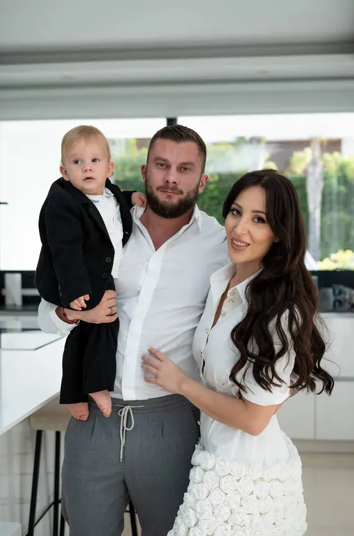 Кристина Егиазарова с мужем Максимом и сыном Марселем Кристина Егиазарова с мужем Максимом и сыном Марселем