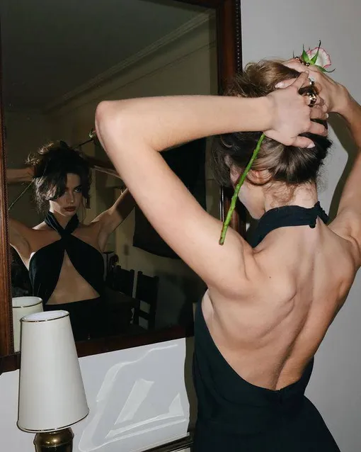 Руки во сне — это чаще всего образ, связанный с властью, с управлением своей жизнью, с делами и успехом в карьере к чему снятся руки