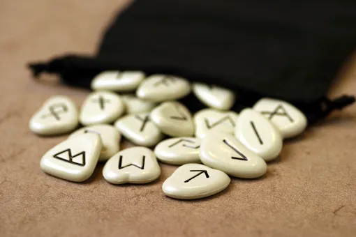 Руны в мешочке Что означает руна Уруз в прямом положении, в перевернутом положении