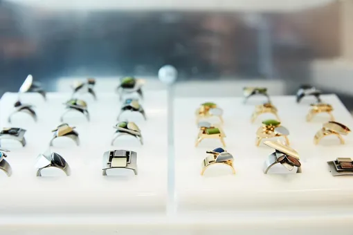 Вы можете носить кольцо удачи на указательном пальце