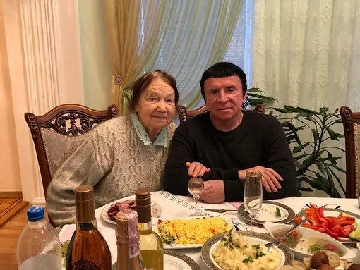 Анатолий Кашпировский с сестрой Ириной Анатолий Кашпировский с сестрой Ириной