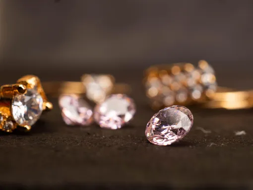 Лучшего оберега в путешествии, чем циркон, Стрельцам не найти Лучшего оберега в путешествии, чем циркон, Стрельцам не найти