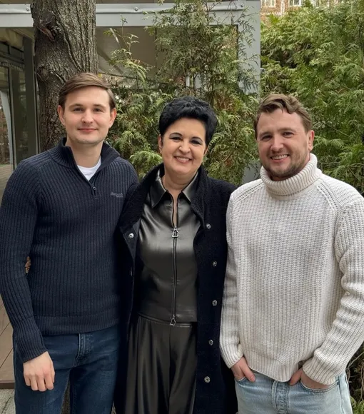 Елена Голунова с сыновьями Дмитрием и Владом Кадони Елена Голунова с сыновьями Дмитрием и Владом Кадони