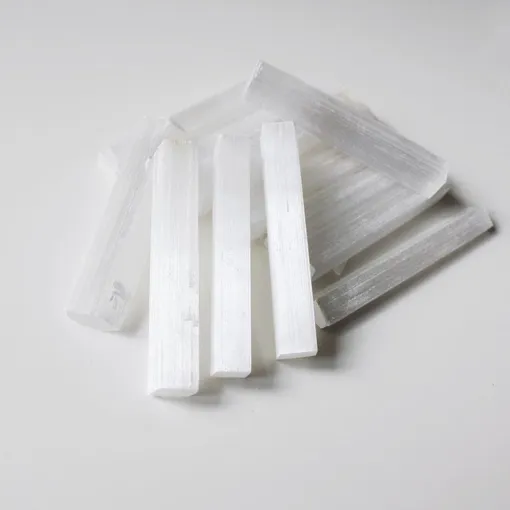 Селенит можно использовать в виде селенитовой палочки