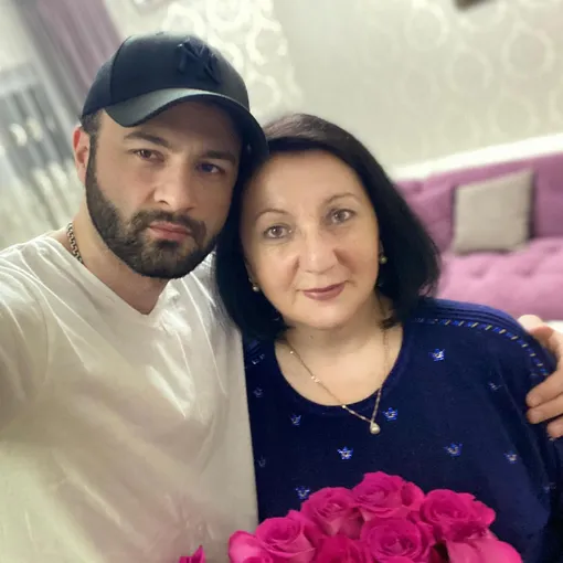 Константин Гецати с мамой Залиной Гецаевой Константин Гецати с мамой Залиной Гецаевой