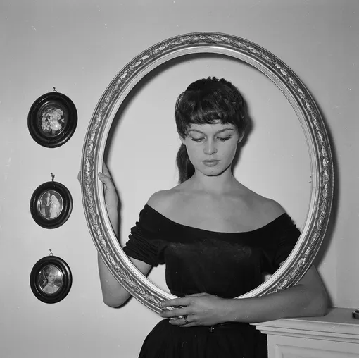 Брижит Бардо, 1954 год Брижит Бардо, 1954 год