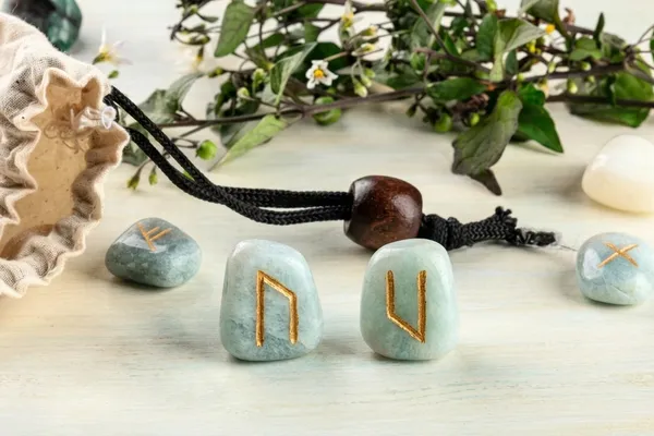 Руна Уруз: что значит этот символ Старшего Футарка Руна Уруз: что значит этот символ Старшего Футарка