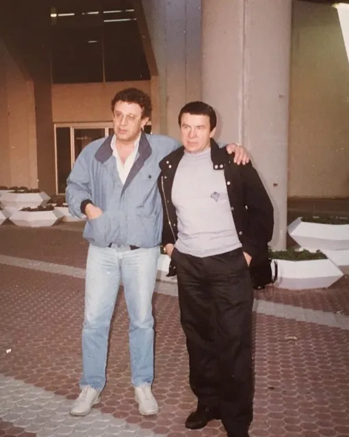 Анатолий Кашпировский в 1990 году с менеджером и другом Виктором в Тель-Авиве Анатолий Кашпировский когда умер, биография, личная жизнь и дети фото
