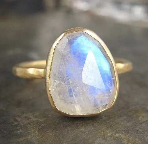 Близнецам лунный камень поможет развить интуицию Близнецам лунный камень поможет развить интуицию