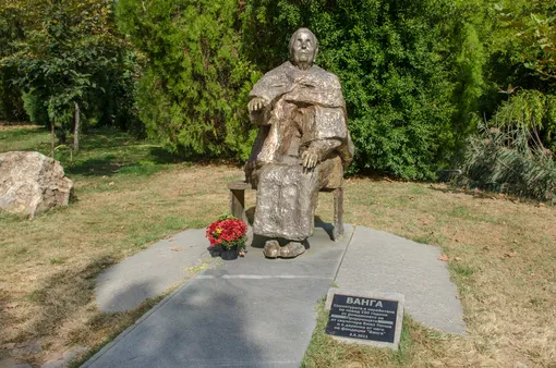 Памятник Ванге