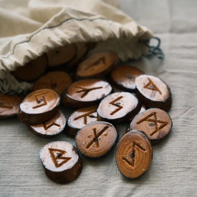 Руна Беркана: что значит этот символ Старшего Футарка