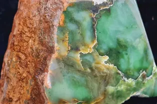 Не только ролик для лица: каковы полезные свойства нефрита и как его использовать себе во благо