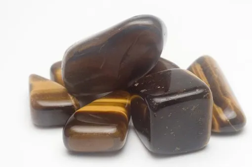 Камень тигровый глаз благоволит финансовым успехам. Камень тигровый глаз благоволит финансовым успехам.