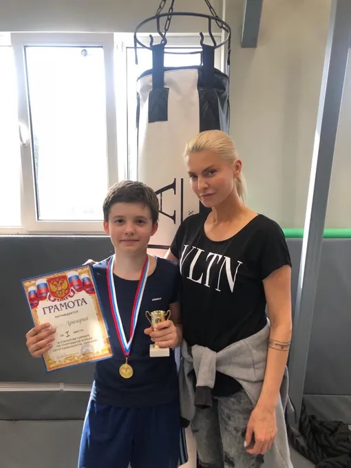 Татьяна Ларина с сыном Григорием в 2019 году Татьяна Ларина с сыном Григорием в 2019 году