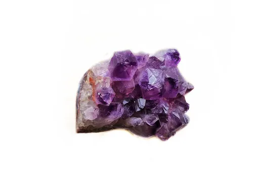 Камень аметист не только притягивает любовь, но и помогает пережить разрыв Камень аметист не только притягивает любовь, но и помогает пережить разрыв