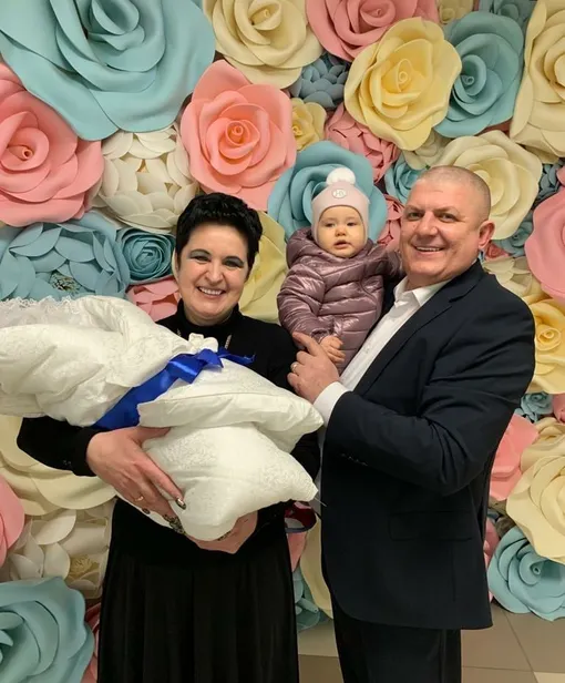Елена Голунова с мужем Олегом, детьми Миланой и Андреем Елена Голунова с мужем Олегом, детьми Миланой и Андреем