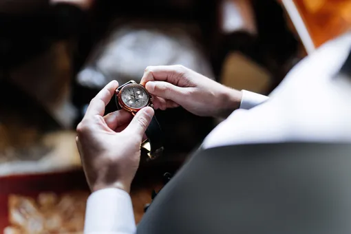 Примета о часах в подарок