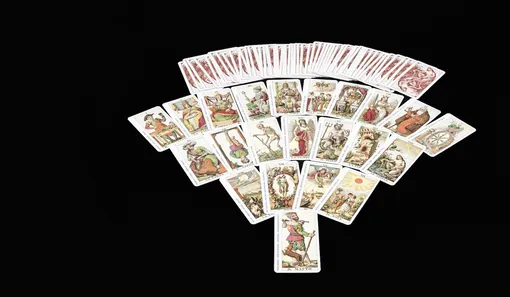 Значение карты Таро Восьмерка Жезлов зависит от ее положения Значение карты Таро Восьмерка Жезлов зависит от ее положения