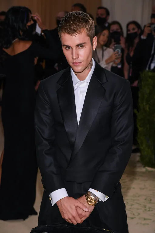 Джастин Бибер, родившийся под знаком Рыбы, известен не только своим творчеством, но и жаркими перипетиями в личной жизни, за которыми одно время следил весь мир. Сегодня знаменитость счастливо женат на инфлюэнсере Хейли Бибер Джастин Бибер